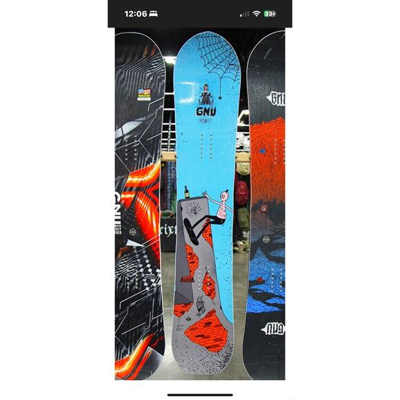 GNU Money Snowboard 2019 EUC 152cm - Picture 3 of 6